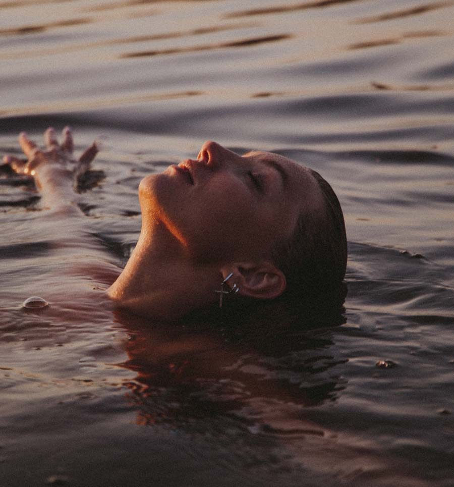 feel-good-moments-01 woman enjoying her time floating in seawater